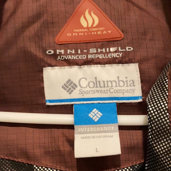 Columbia coat  size large /zip out lining/ thumb holes-and smoke free home - Picture 2 of 7